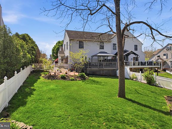 5th image of 230 Sandown Ct