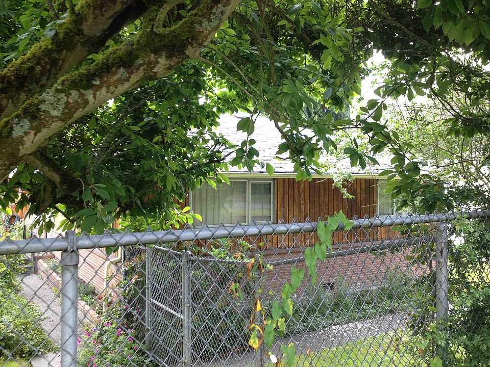 2nd image of 2401 NE 77th St