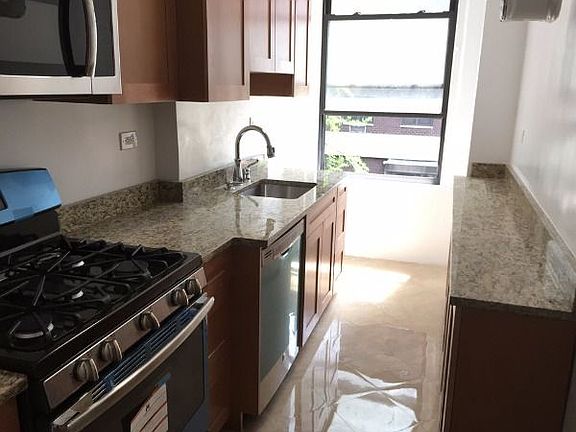 3rd image of 405 E 54th St APT 10D