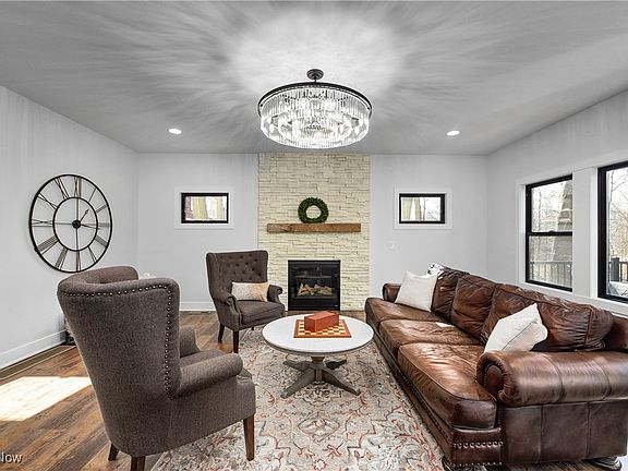 3rd image of 362 Oakmoor Rd