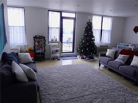 Rented by R New York | media 17