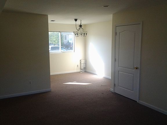 3rd image of 275 Maple Pkwy #121