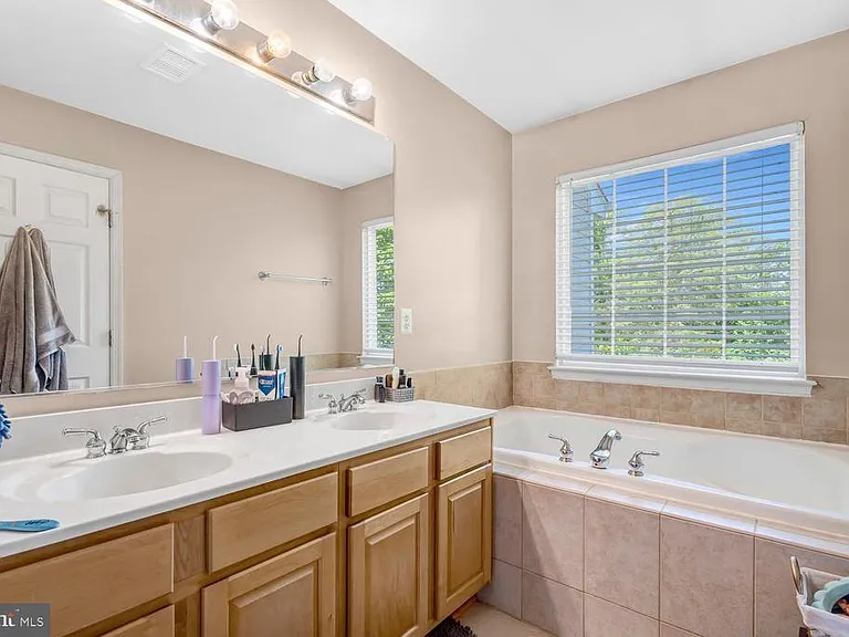 8628 Ellesmere Way — Photo 23