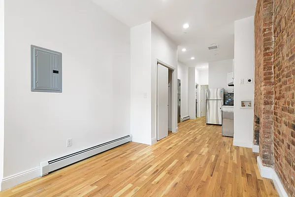 Rented by Compass | media 9