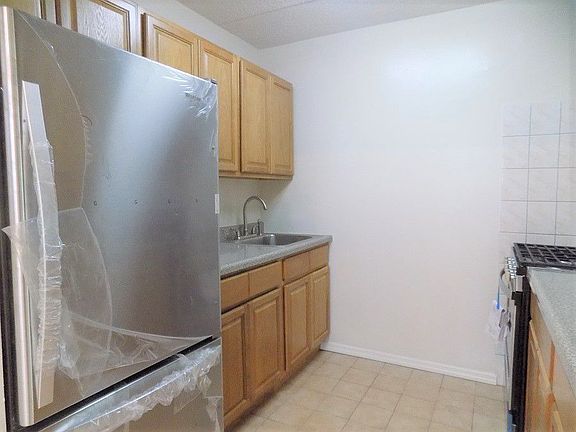 5th image of 29 Adrian Ave #C