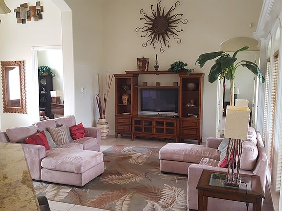 5th image of 10 Bethpage Ct