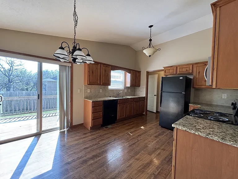 2047 N Springbrook St — Photo 4