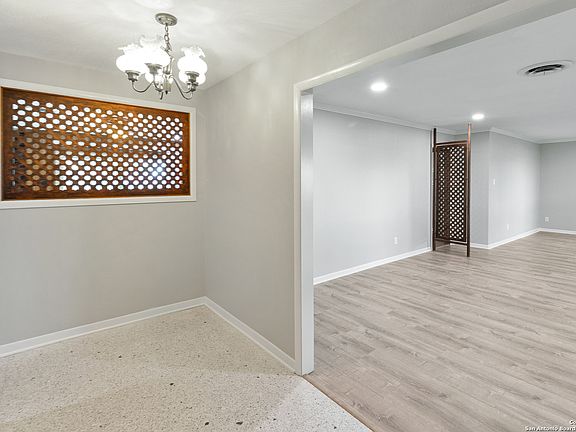 4th image of 510 E INEZ ST