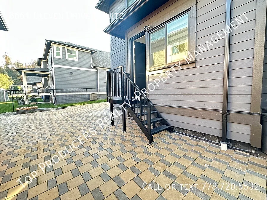 8664 Cleven Dr photo 1