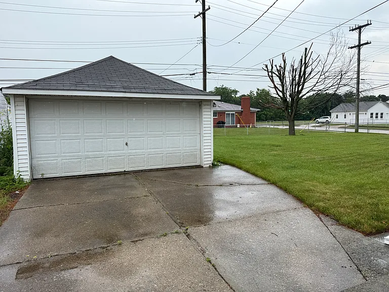 22538 Raven Ave — Photo 2