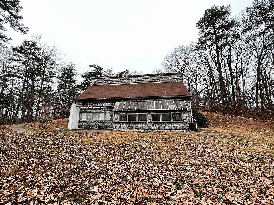 1st image of 270 Woodland Dr