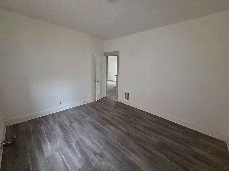 15322 Yorick Ave — Photo 10
