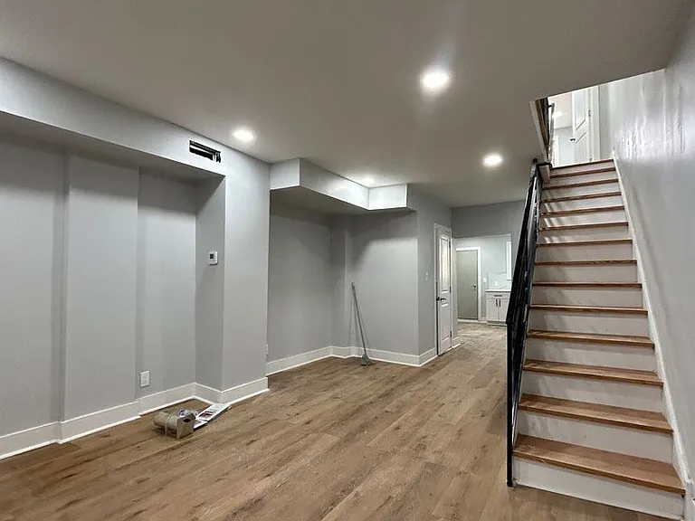 1049 Mercy St — Photo 13