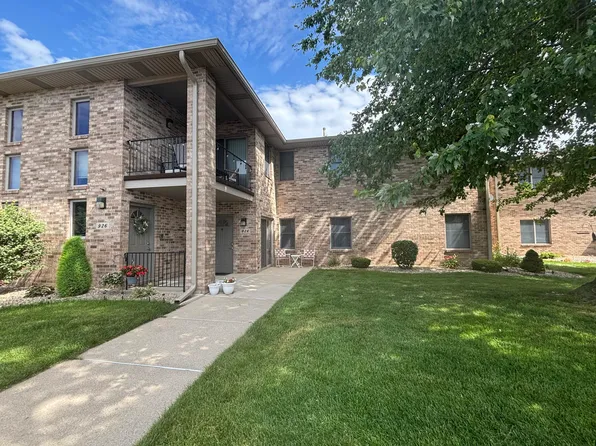 924 Elm Dr, Crown Point, IN 46307