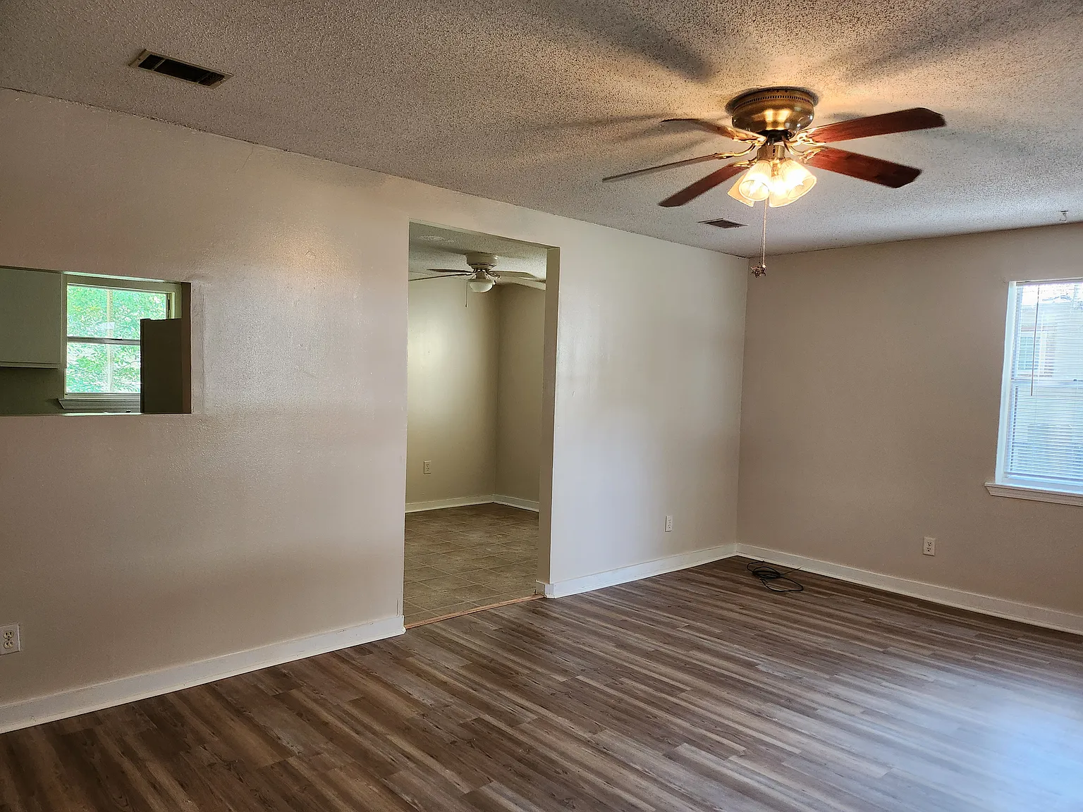 2 bed, 1122 sqft, $1,300 — Photo 3