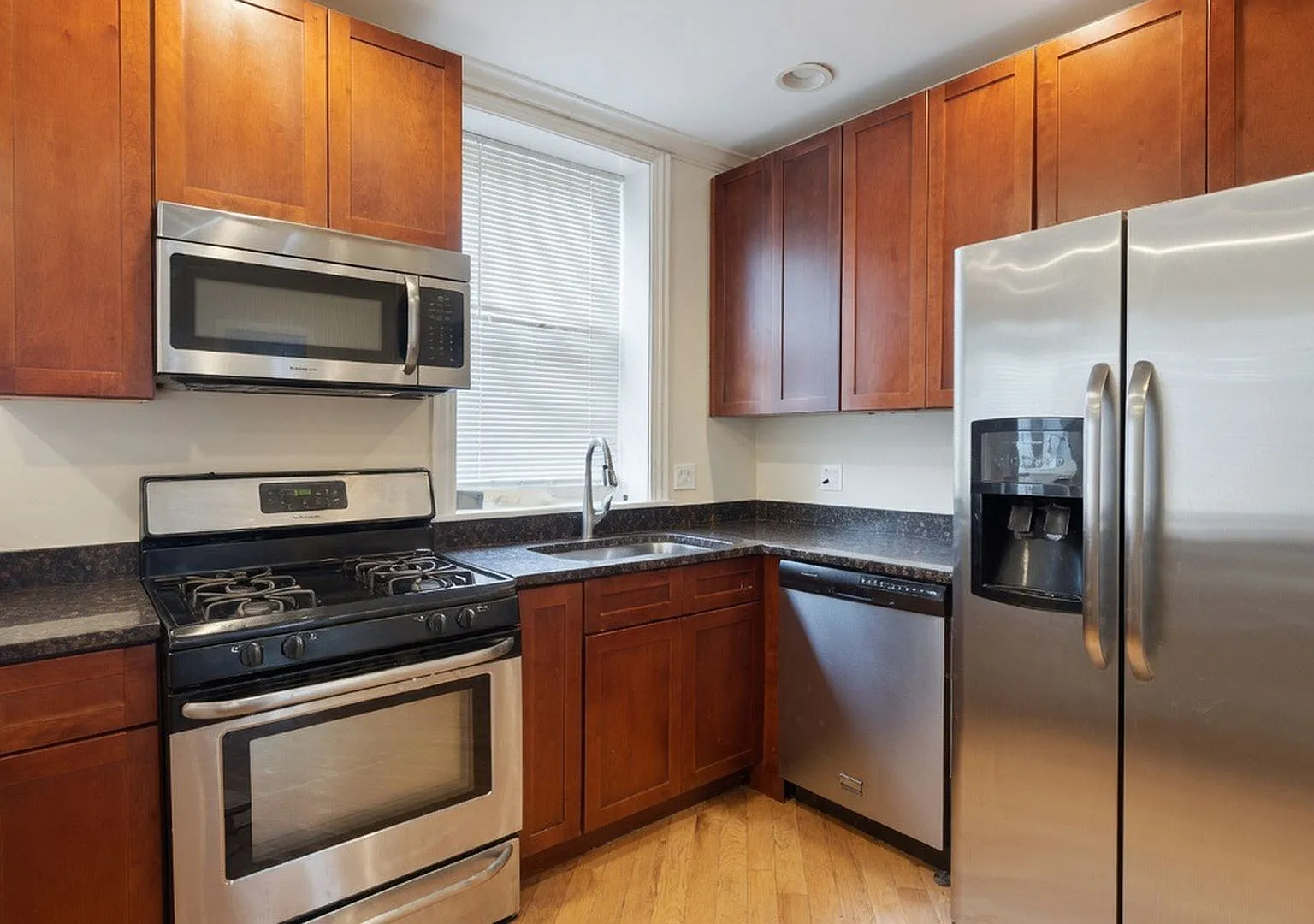 2 bed, 1100 sqft, $2,450 — Photo 1