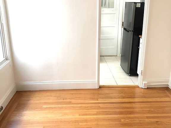 5th image of 3755 Fillmore St #1