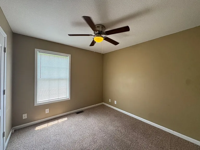 371 Andrew Dr — Photo 18