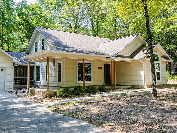 2nd image of 906 Stillwaters Dr