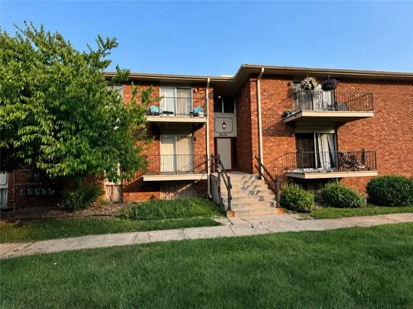 8215 Santa Fe Dr APT 2, Overland Park, KS 66204