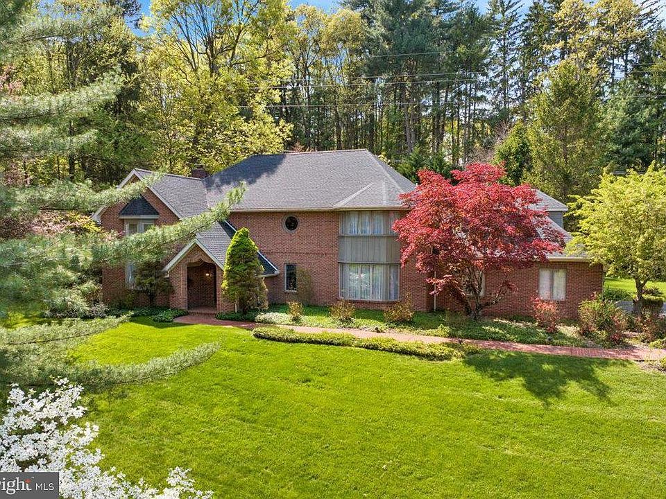 1st image of 34 Hessian Blvd