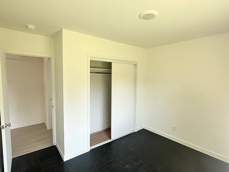 2012 E 112th St #2010 — Photo 13