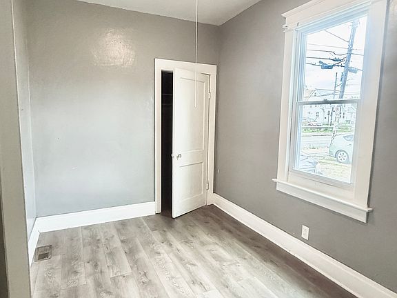 5th image of 1574 Electric Ave Floor 1