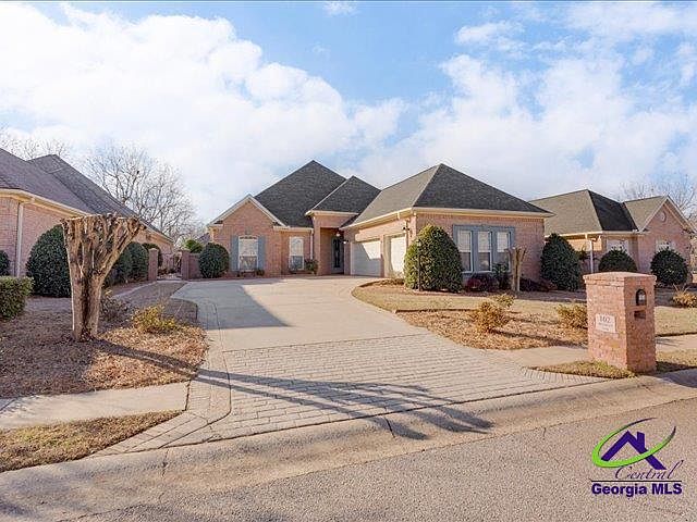 1st image of 102 Macintosh Ln