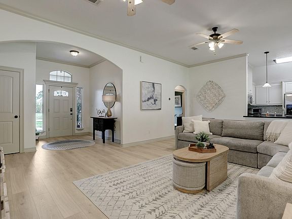 3rd image of 1012 Cardinal Ct