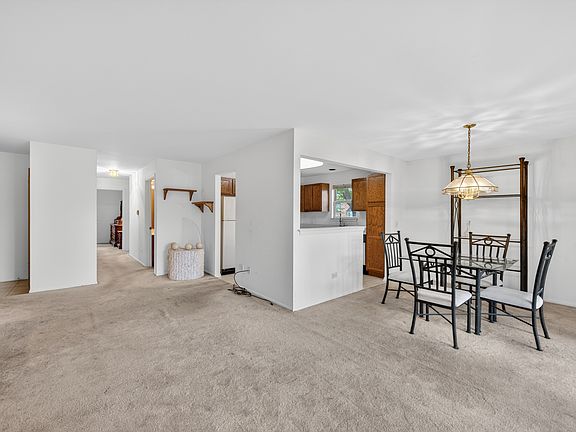 3rd image of 2845 Meadow Ln Unit V1