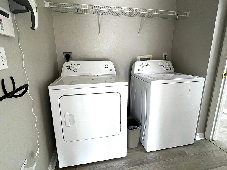 Laundry Room with Washer/Dryer 2