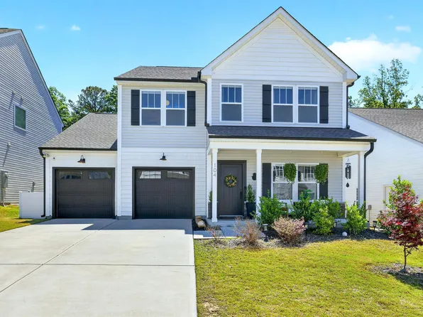 104 Curling Creek Dr, Clayton, NC 27527