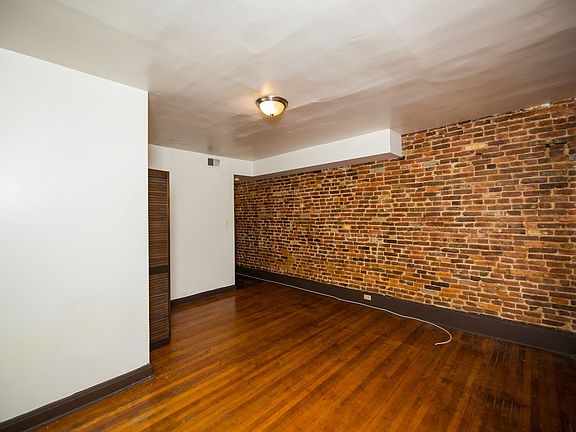 3rd image of 2745 Maryland Ave APT 2