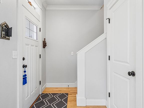4th image of 326 NE Morgan St #8-3