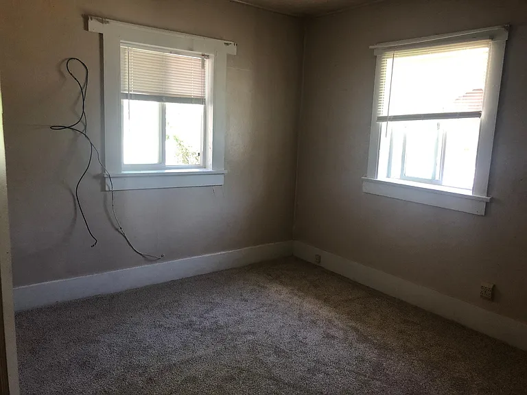 102 Ross Ave — Photo 3