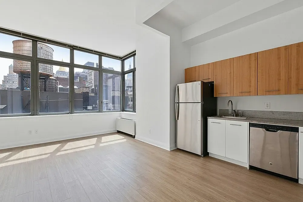 800 6th Avenue — Photo 2