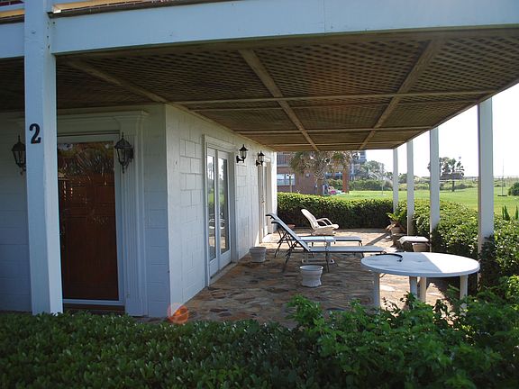 Downstairs flagstone patio.