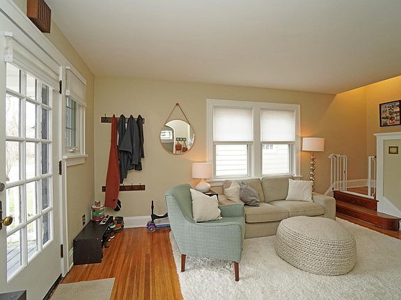 2nd image of 3570 Saybrook Ave