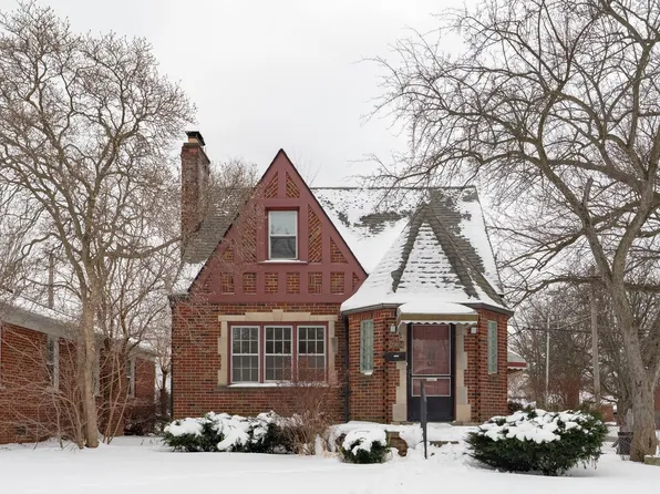 20604 Washtenaw St, Harper Woods, MI 48225