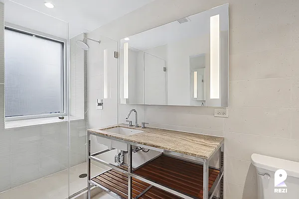 Rented by REZI | media 67