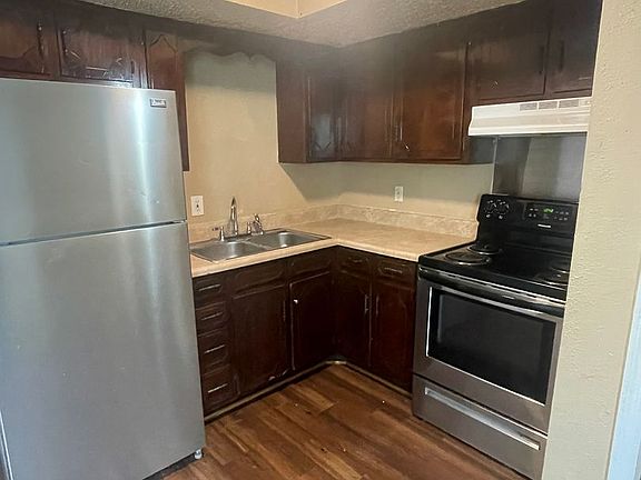3rd image of 438 Roger Williams Ave
