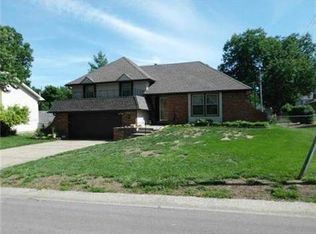 121 Hawthorne Ct, Belton, MO 64012
