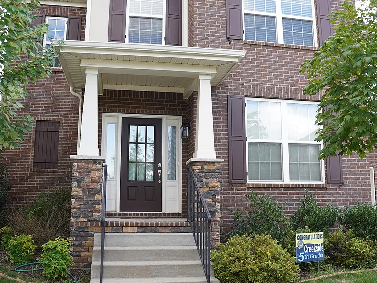 1037 Ryecroft Ln — Photo 3