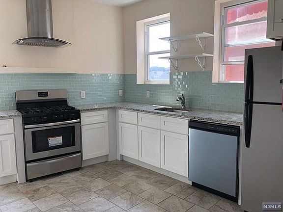 2nd image of 28 Molter Pl APT 3