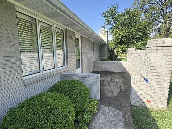 2nd image of 214 Idlewild Dr