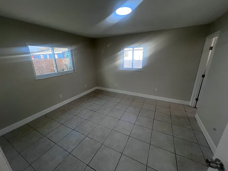 1827 New Hampshire Ave NE — Photo 14