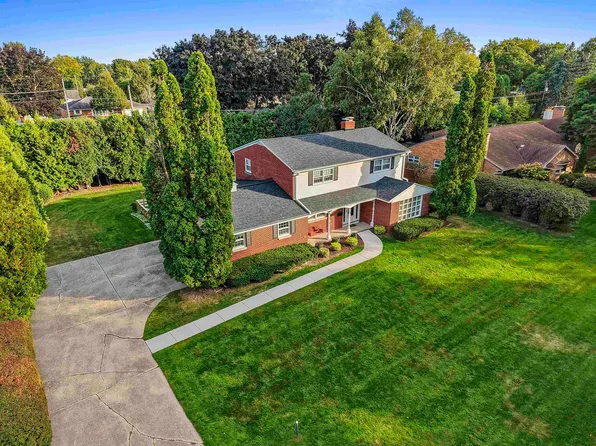 907 Ernst Dr, Green Bay, WI 54304