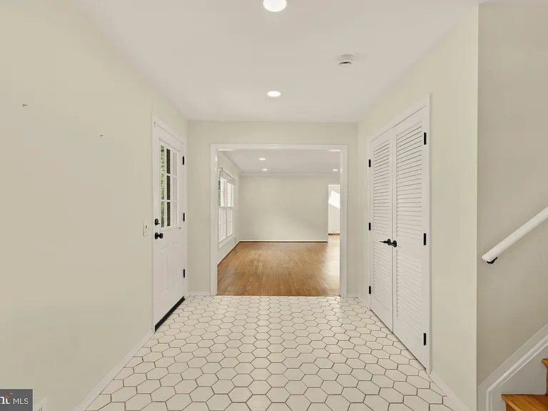 8416 Fox Run — Photo 7