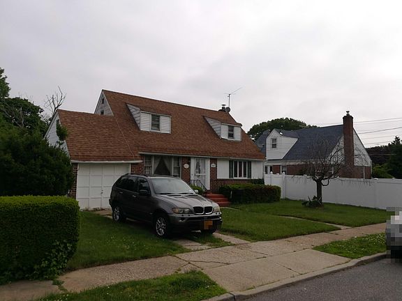 4th image of 560 Roy St