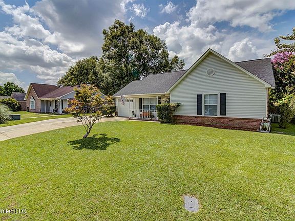 3rd image of 14195 Cherry Ct